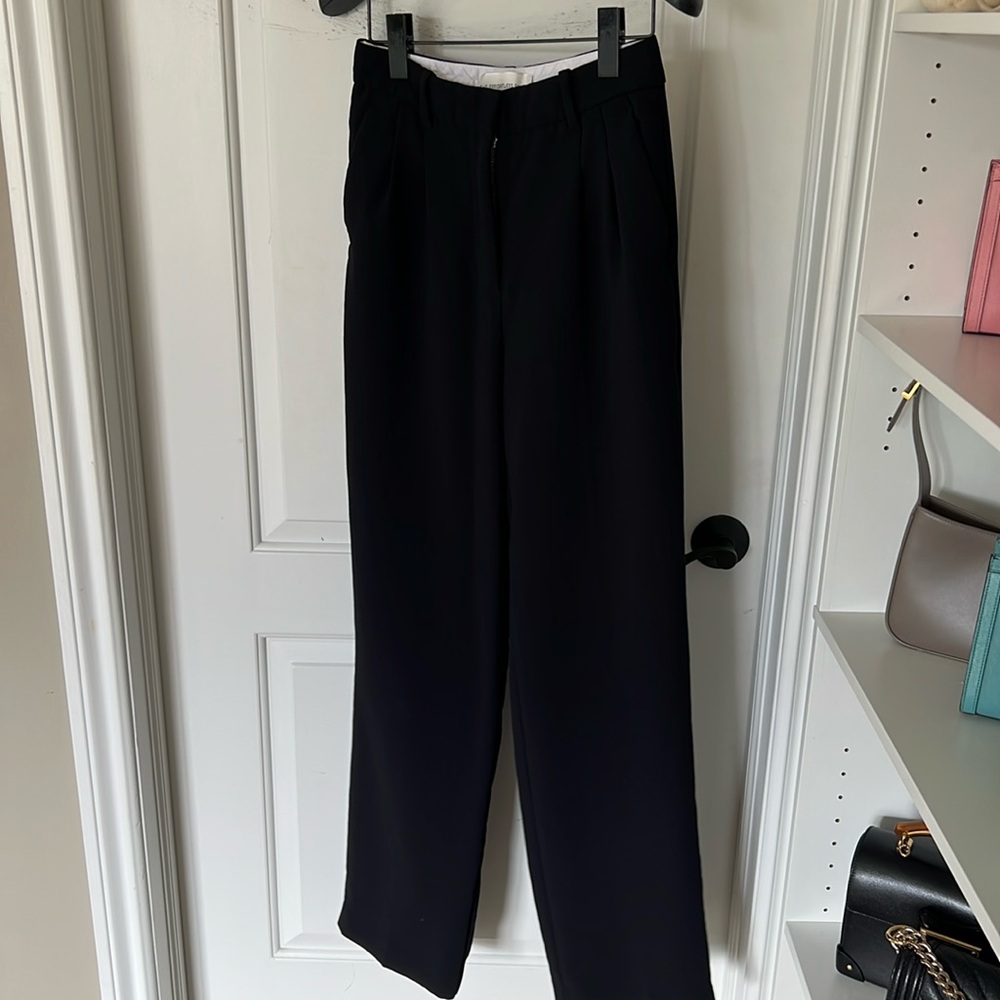 Aritzia - Effortless Pant
